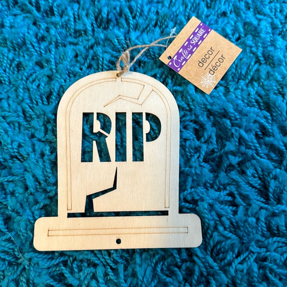 ⭐️10/$10⭐️Halloween Decor, Wooden RIP grave stone to be painted